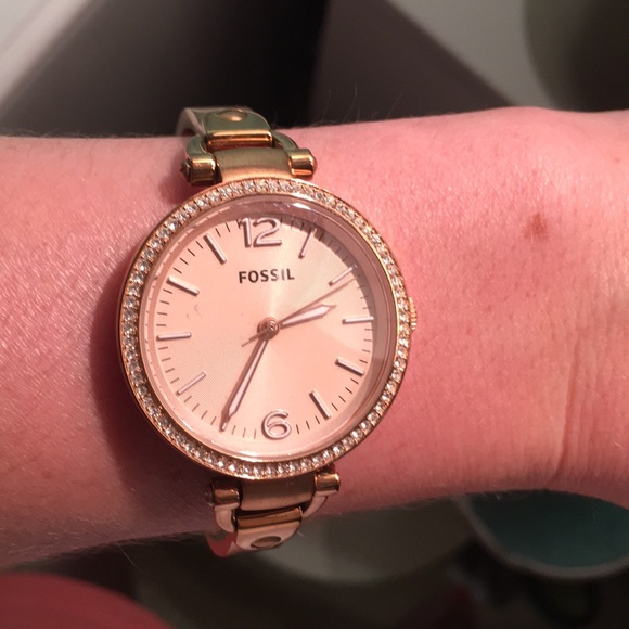 Rose gold fossil watch - Picture 3 of 4
